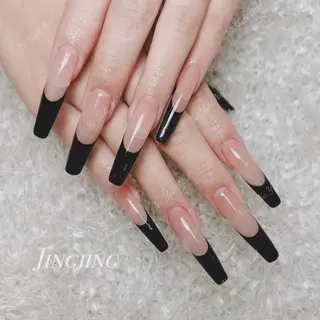 ネイル 🦋 Queenieのネイルデザイン