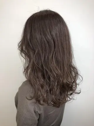 セミロング カラー 【透明感、艶髪】西村 有司のヘアスタイル