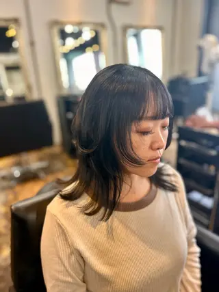 ミディアム Julia🖤 縮毛矯正🌬️🩵のヘアスタイル