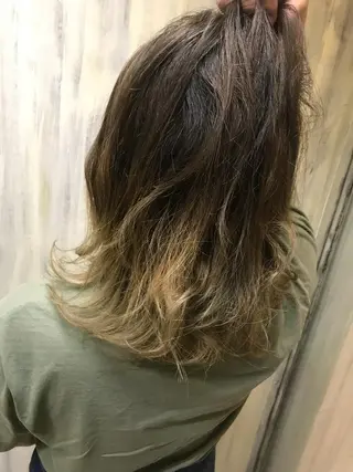 ミディアム カラー shi hoのヘアスタイル