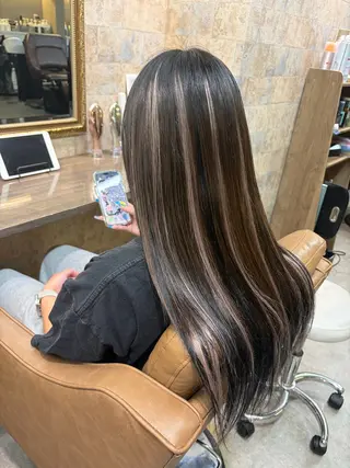 ロング 前田 みのりのヘアスタイル