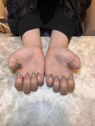salon UNE LMA見習いスタッフのネイルデザイン