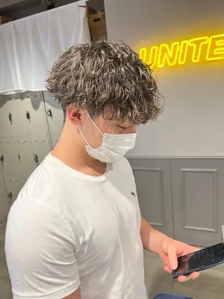 ショート カラー パーマ メンズ メンズパーマ特化 TAIGAのヘアスタイル