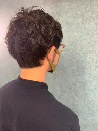 メンズ 渡部凌我 小顔ウルフ ハイトーンカラーのヘアスタイル