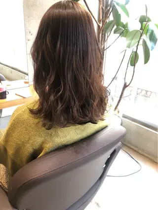 セミロング パーマ TELA HAIR 店長 塩田のヘアスタイル