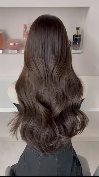 カラー モリシタ チョウのヘアスタイル