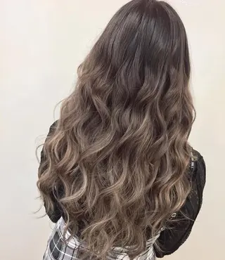 ロング カラー パーマ 大阪レミーエクステ チビ編み込みのヘアスタイル