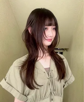 ロング オリーブ🎶アッシュ グレージュちひろ🧸のヘアスタイル