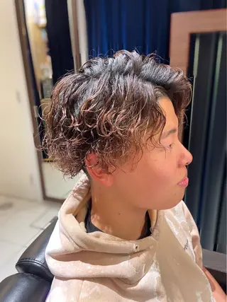 ミディアム パーマ メンズ 岡崎 隆晟のヘアスタイル