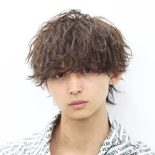 ミディアム カラー パーマ メンズ 🔥メンズ極🔥韓国 シャドウ/波巻き柿崎のヘアスタイル