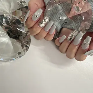 ネイル lavia🖤 ayumiのネイルデザイン
