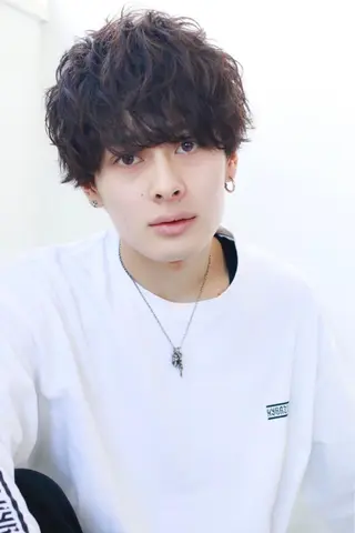 ショート カラー パーマ メンズ センターパート/毛 流れ/パーマ特化のヘアスタイル