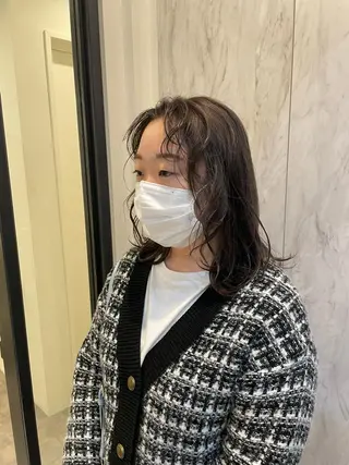 セミロング カラー 渋谷 留菜のヘアスタイル