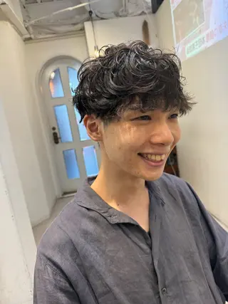 ミディアム パーマ メンズ 似合う髪型見つけます AYAKAのヘアスタイル