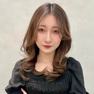 ミディアム カラー 🧸ベージュ/レイヤ ー/八幡山🍪萌のヘアスタイル