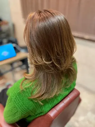 ミディアム カラー ERIKO Tのヘアスタイル