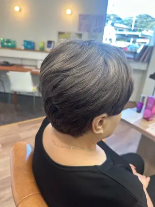 ショート カラー 𝑴𝒐𝒓𝒊 /髪質改善/艶髪🖤のヘアスタイル