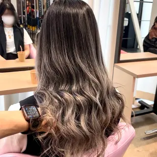 ロング カラー ヘアアレンジ 🧸ハイトーン🧸 ゆっきー🧸のヘアスタイル