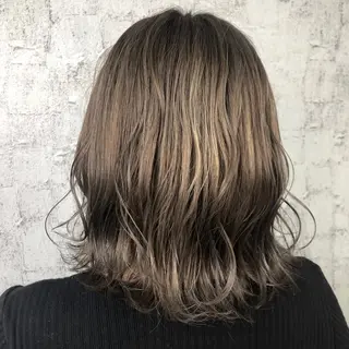 ミディアム カラー 小顔レイヤー/ ベージュ🤍Rieのヘアスタイル