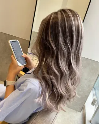 セミロング カラー ブリーチ 透明感HIDEのヘアスタイル