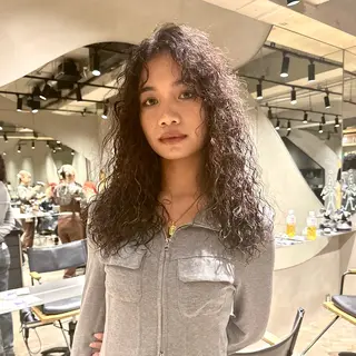 ロング パーマ 🌈圧倒的デザイン パーマ　関和希のヘアスタイル