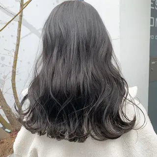 ミディアム カラー ハイトーンボブ 前田 表参道　グレージュのヘアスタイル