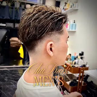 ショート カラー メンズ フェードカット×ハイ トーン/SHOTAのヘアスタイル