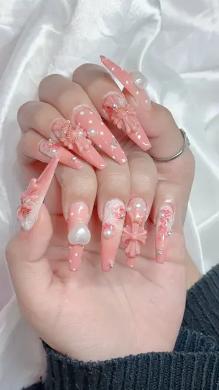 ネイル KIRA LILYのネイルデザイン