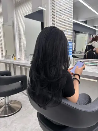 セミロング カラー 抜け感レイヤー︴ ニュアンスカラーのヘアスタイル