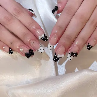 ネイル シュシュ 🎀 girly nailのネイルデザイン