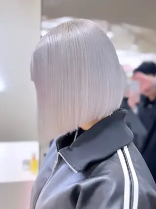 ミディアム カラー ヘアアレンジ 艶カラー/ハイトーン /レイヤーカットのヘアスタイル