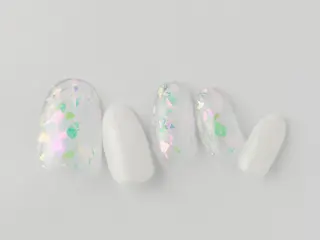 ショート Tiary🤍 Sachikaのネイルデザイン