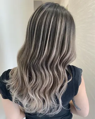 セミロング カラー ブリーチ 透明感HIDEのヘアスタイル