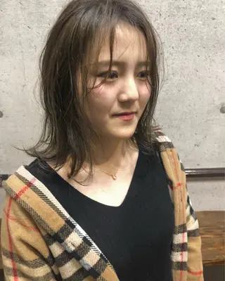 ミディアム カラー 江原 彩華のヘアスタイル