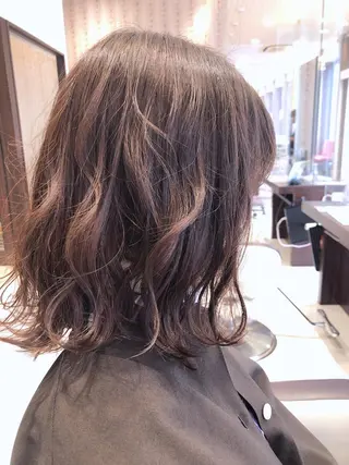 セミロング 絹川 琴美のヘアスタイル