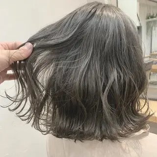 ミディアム カラー ネイル ハイトーンボブ 前田 表参道　グレージュのヘアスタイル