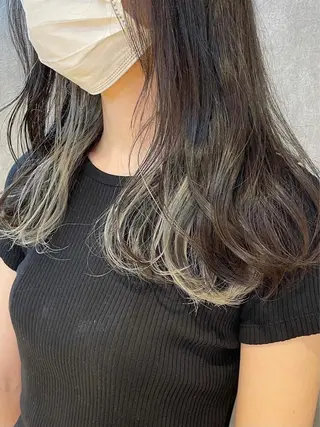 セミロング カラー TRENCH 相澤 果歩のヘアスタイル