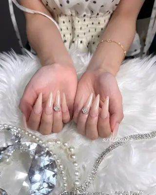 ネイル 𝑆𝐸𝑅𝐴♡ 大人ギャル ワンホンのネイルデザイン