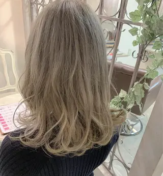 ミディアム ハイトーンカラー♡ yuのヘアスタイル