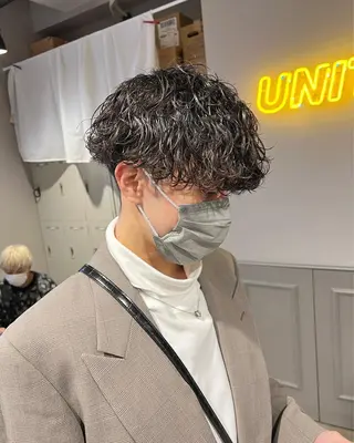 ショート カラー パーマ メンズ メンズパーマ特化 TAIGAのヘアスタイル
