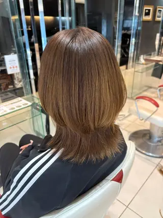 ミディアム 松葉 小春のヘアスタイル