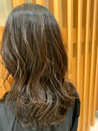 ロング カラー ARMONY秋山輝也 コテ巻き風パーマ特化のヘアスタイル