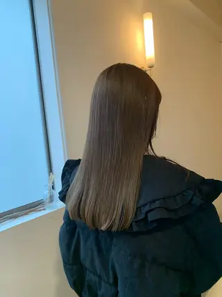 ロング カラー 本間 結衣のヘアスタイル