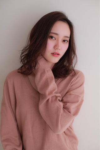 ミディアム 岸川 恭子のヘアスタイル