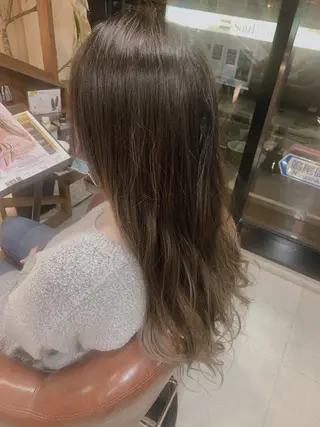 カラー 吉田 茉生のヘアスタイル