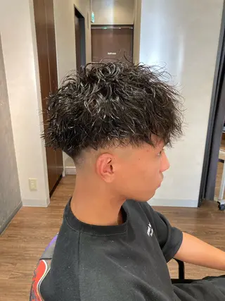 ショート パーマ メンズ 橋本 和弥のヘアスタイル