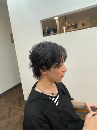 ミディアム パーマ メンズ 鮎川 竜汰のヘアスタイル