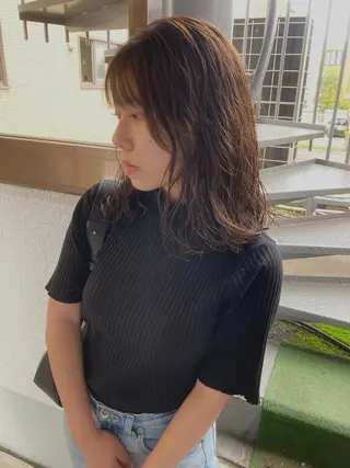 セミロング パーマ 透明感カラー レイヤー亀井唯登のヘアスタイル