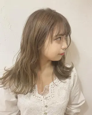ロング カラー ネイル ハイトーンボブ 前田 表参道　グレージュのヘアスタイル