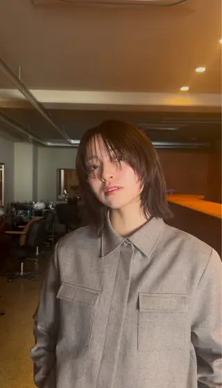 ショート バタフライレイヤー/ ニシトモユキのヘアスタイル
